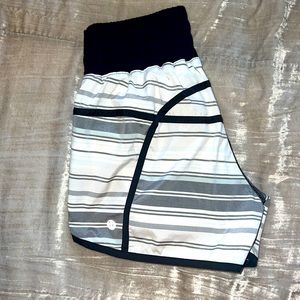 Lululemon Speed It Up Short - High-rise - Size 6